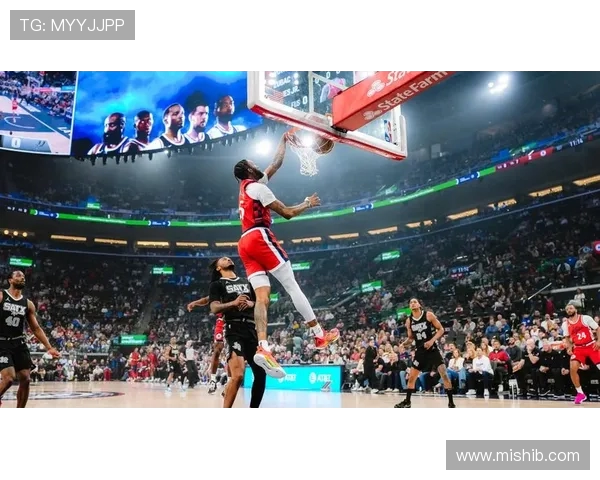 福克斯轻松写意空接暴扣,与球迷互动点燃现场激情(1) 福克斯轻松写意空接暴扣,与球迷互动点燃现场激情(1)